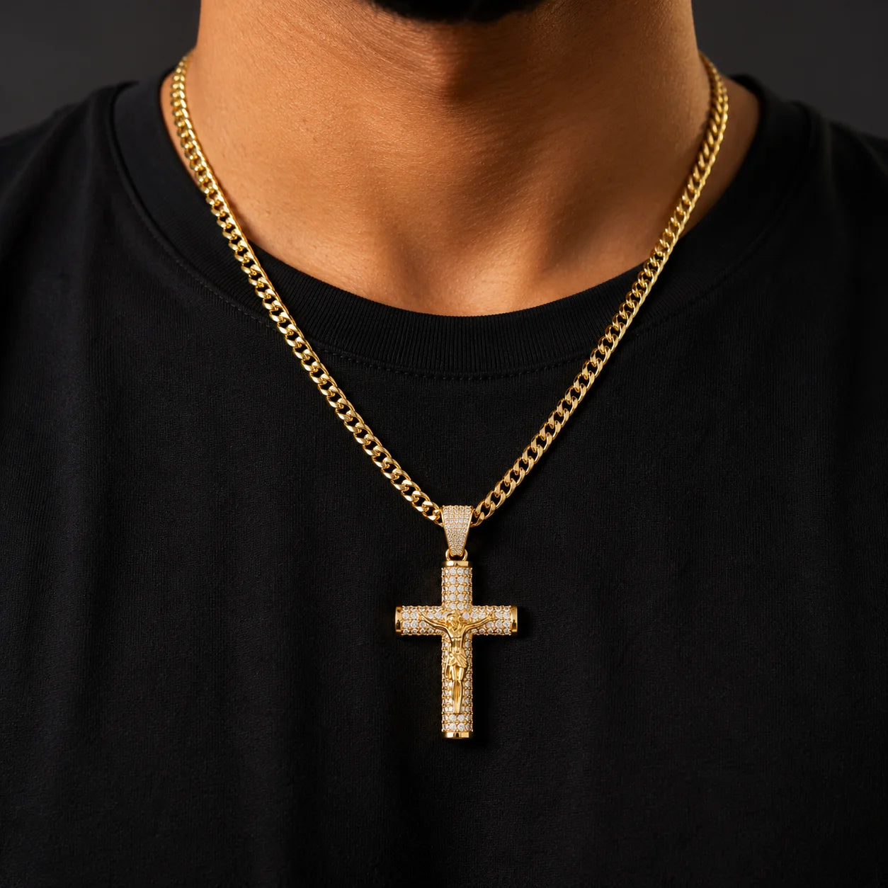 Cadena con Crucifijo · Oro 18K