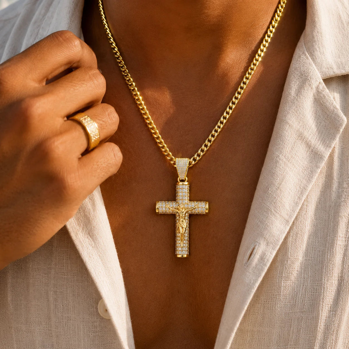 Cadena con Crucifijo · Oro 14K